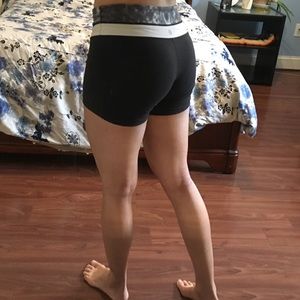 REVERSIBLE Lululemon shorts - size 6